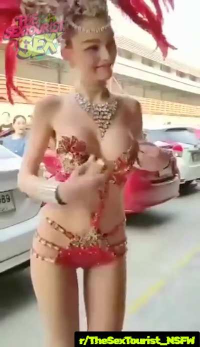Lady Let&rsquo;s Chinese Tourist Touch Her Pussy &amp;amp; Tits For Cash‼️🤑🧧💰💴