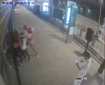 Mugging at Madison &amp;amp; Wabash -- April 16, 2023