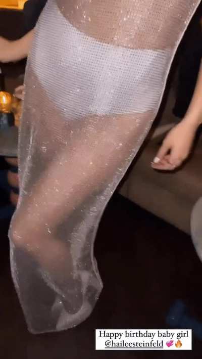 Hailee Steinfeld in this dress is an addiction
