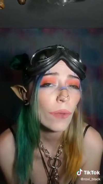 Just came across another naughty elf. This time a Tank Girl Elf 🔥😈🔥