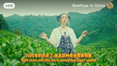 American woman in Hangzhou shows how to pick tea!