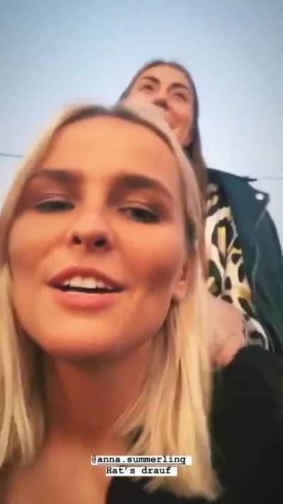 Jana st&ouml;hnt