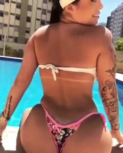 Let&iacute;cia Vinh&oacute;z rabuda