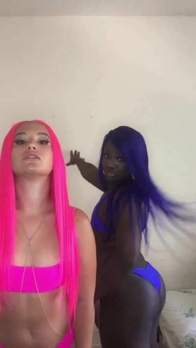 Team Pink💓 or Team Blue💙 ? (i&rsquo;m blue, my friend pink!)