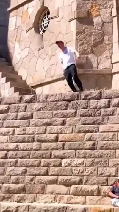 Amazing Parkour Skill, a Nearly Perfect Wall-run