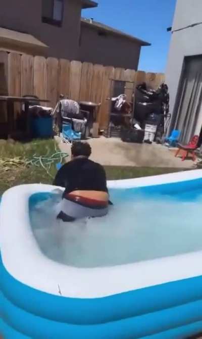 Kid thinks jumping in a kiddy pool from the roof is a good idea&hellip;