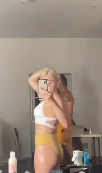 Ariel Winter (Ass and cameltoe)