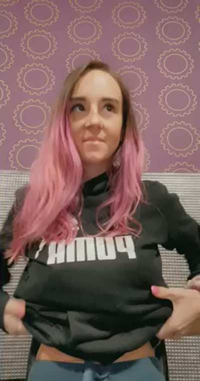Whoops my tits fell out at the gym [gif]