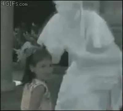 Blursed_statue