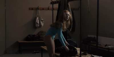 Gina Stiebitz - great ass in Dark S01E04