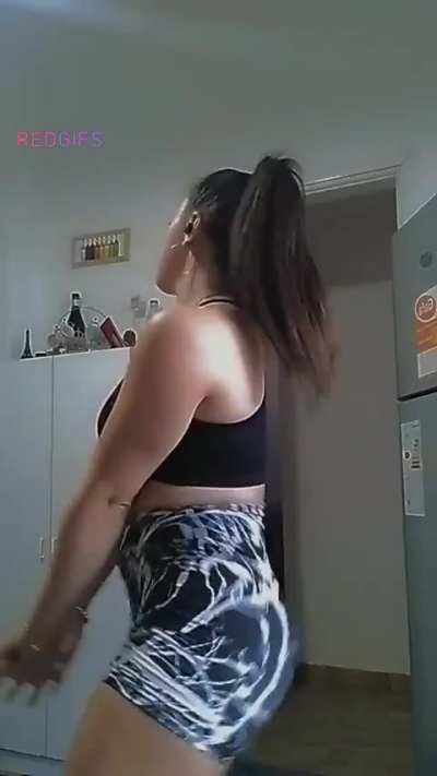 18F and love my tight leggings and shorts