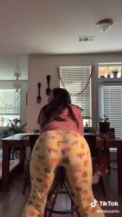 Goofy self😆🍑