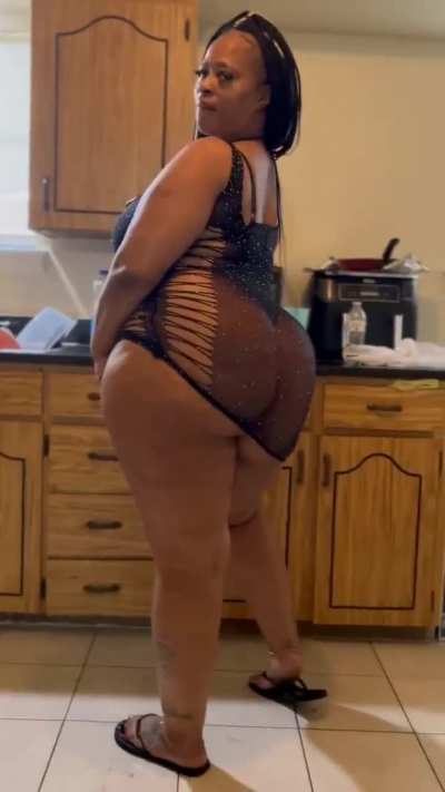 More of this thick slut thiickyellabone in the telegram 
