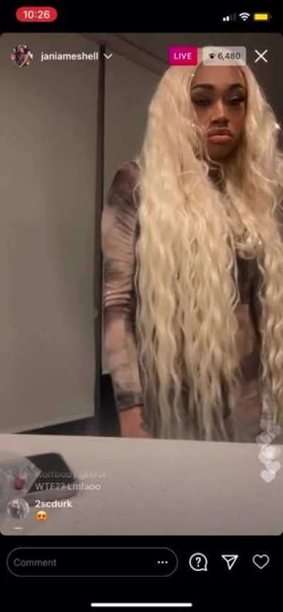 ︎