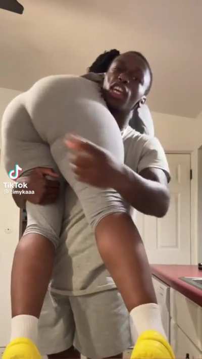 I know lil bro can&rsquo;t handle that 