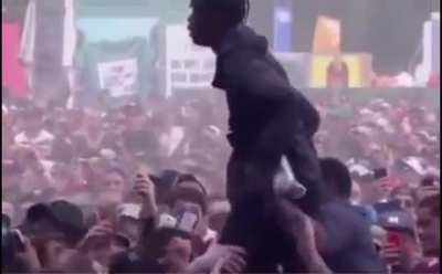 Remember that time when some kid tried to steal Travis Scott&rsquo;s shoe?