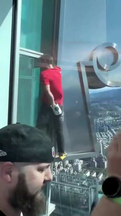 American rock climber, Alex Honnold scaled the 1,667 feet, Taipei 101 tower in Taiwan, with no ropes, reaching the 509 meter summit in approx 90 minutes.