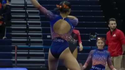 Illinois gymnast Mia Takekawa 🇯🇵 🇺🇸 🤸&zwj;♀️