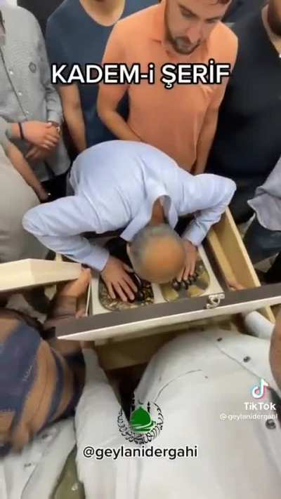 Akşam Namasınzdan &Ccedil;ıkmışidimKi Bunu g&ouml;rd&uuml;m... dakikalardır aşk ile ağlıyorum...