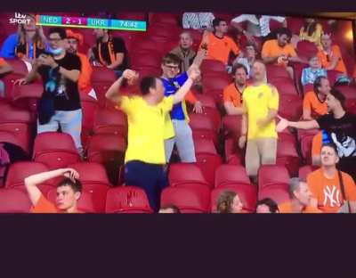 Dutch fan in the stands congratulating and handshaking a Ukraine fan after Yarmolenko&rsquo;s stunner of a goal