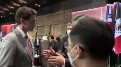 Xi Jinping scolding Canadian Prime Minister Trudeau during the G20 conference: "Everything we discussed has leaked to the newspaper, that's not appropriate. That's not how we do things"