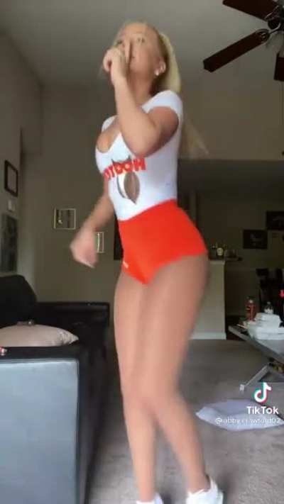 Hooters hoe