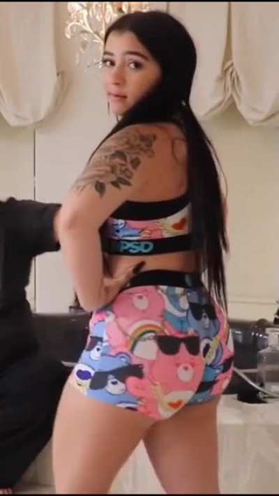 👀