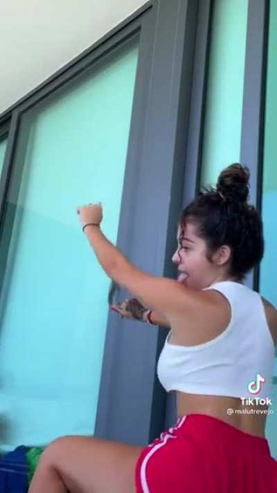 Malu twerking