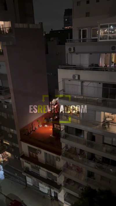 Vecinos discuten desde los balcones por el cacerolazo 