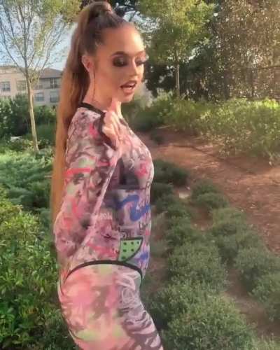 I want that ass😛