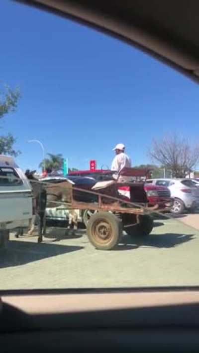When you need to explain to someone outside of RSA what a car guard is, show them this video...It will confuse them even more.