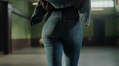 SLOW MOTION: Deepika Padukone&rsquo;s ass in tight jeans!