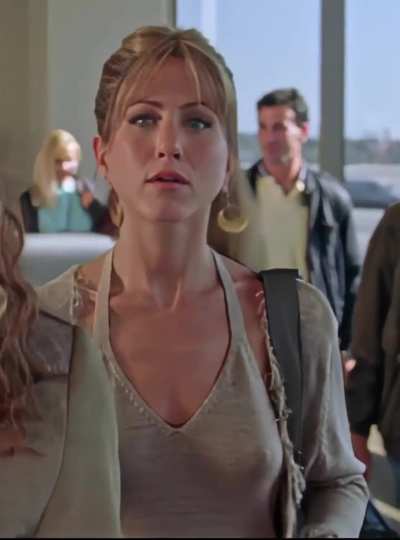 Jennifer Aniston and her pokies are always a great match