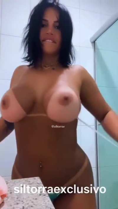 SilTorra cavalona. Pensa num peit&atilde;o gostoso 🤤