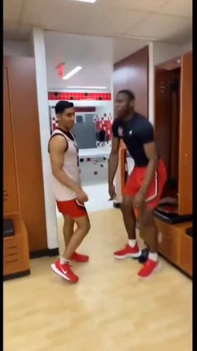 What 6'2" looks like in basketball! 🤣