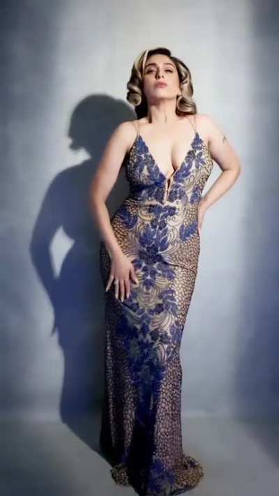 neha bhasin pressing her own boobs