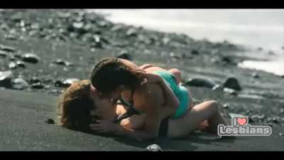 Amaia Aberasturi &amp;amp; Begona Vargas (Welcome to Eden - s01e08)