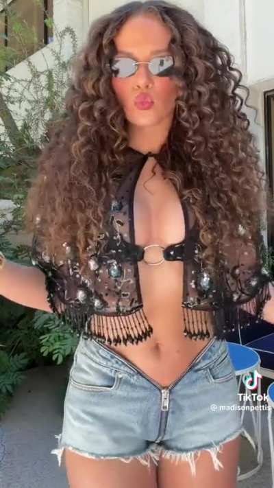 Her Coachella fit on Tiktok on 12/4/26