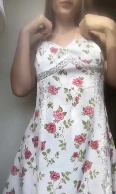 Anybody interested in a video where I let my dress [f]all? 😋
