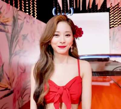 Tzuyu blushing