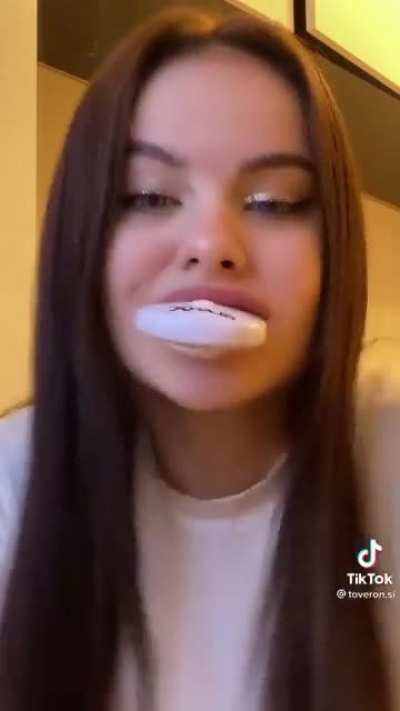 😶