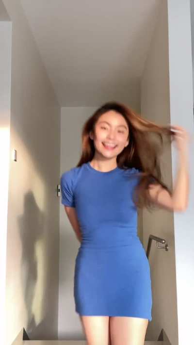 Tight dress 🥵
