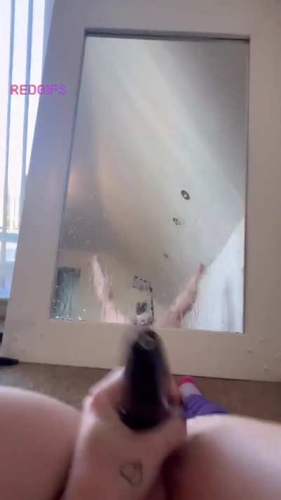 A goonette records herself cumming very hard💦💦💦