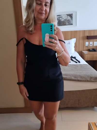 What’s you next move when you hear I’m a hotmom? (53y)