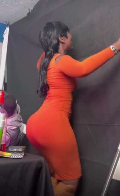 Cheeks clapping