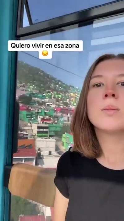 Se baja y la asaltan
