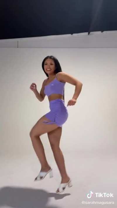 Milfs that can shuffle 👌👌