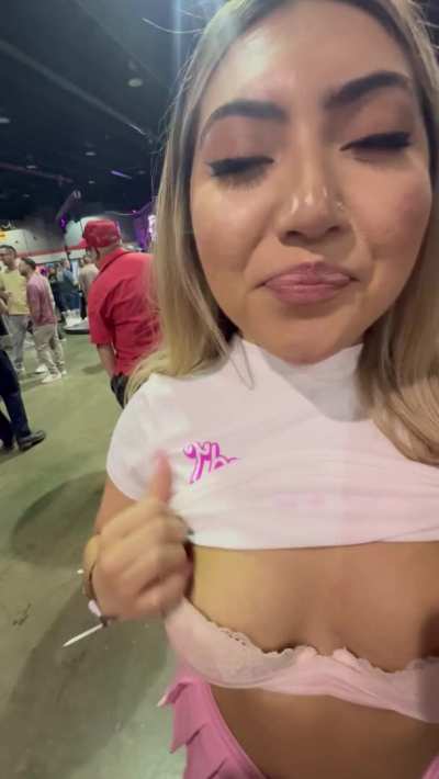 Horny girls don&rsquo;t care who sees them
