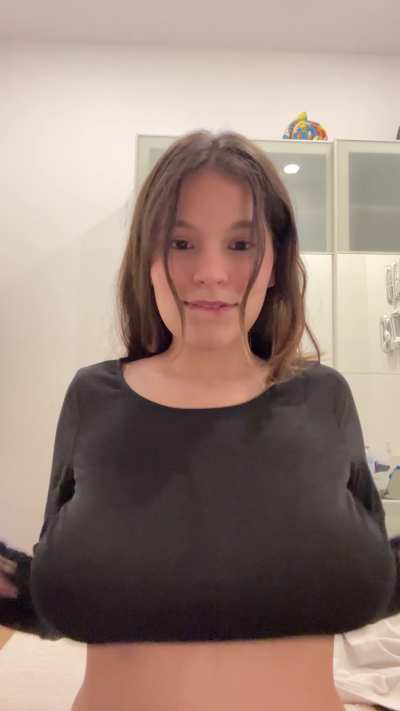 dropping this pair of big tits for you... you'll come early I know it..