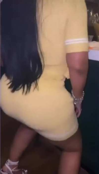 I&rsquo;d lift that dress up so quick, love her slut ass 😩